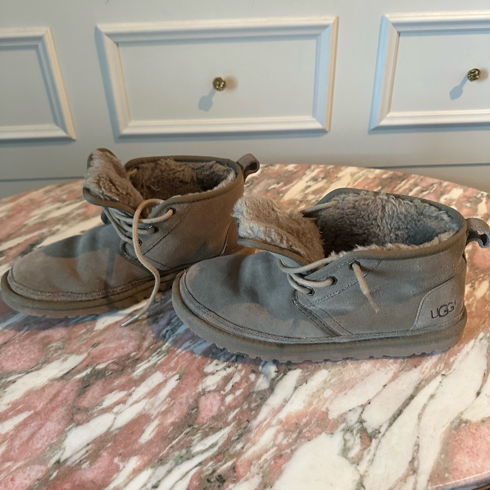 UGGS